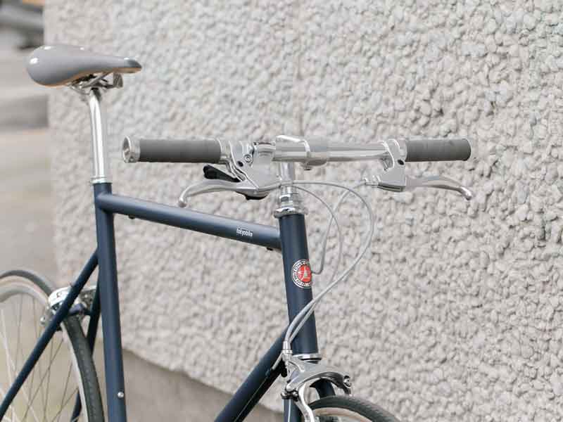 จักรยาน รุ่น tokyobike 26 แต่งให้ดู sport ขึ้นด้วยชุดเบาะและกริป brooks